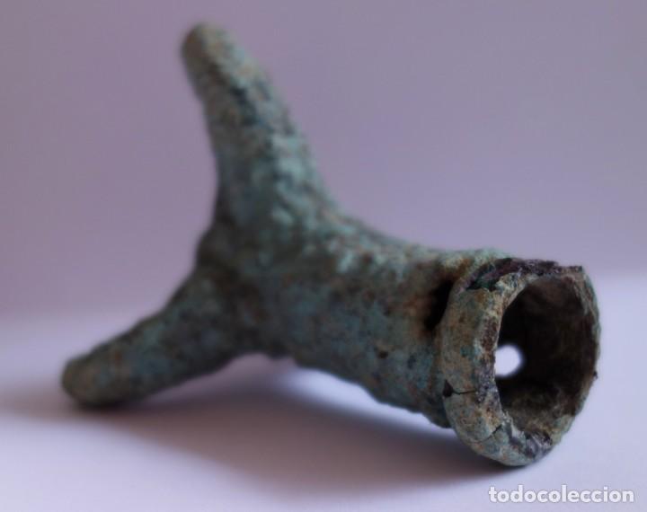Antig&uuml;edades: CURIOSO TRIPODE CON BASE EN FORMA DE GARRA TRIFURCADA - BRONCE ROMANOS - Foto 15