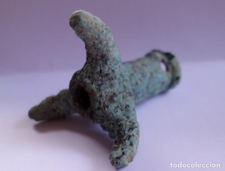 Antig&uuml;edades: CURIOSO TRIPODE CON BASE EN FORMA DE GARRA TRIFURCADA - BRONCE ROMANOS - Foto 16