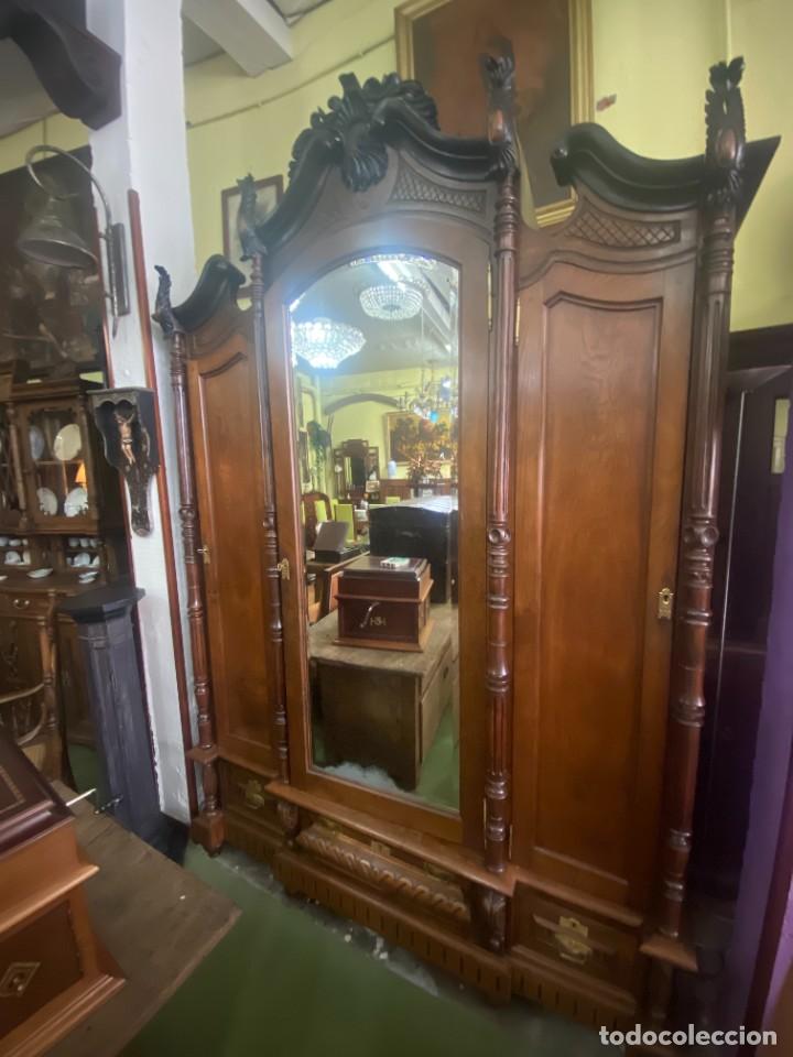 Antig&uuml;edades: Armario en capilla casta&ntilde;o - Foto 1