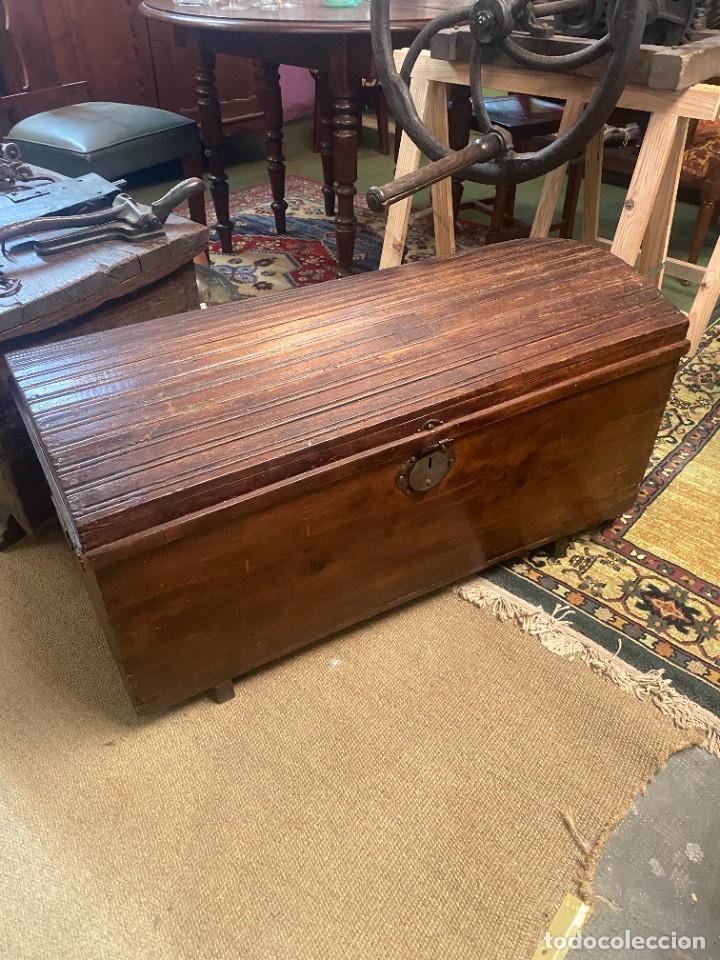 Antig&uuml;edades: Ba&uacute;l peque&ntilde;o, tapa bombeada - Foto 1