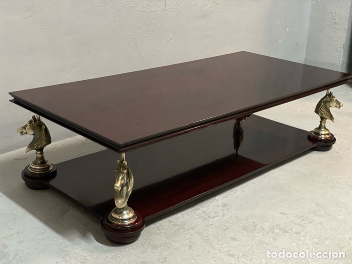 Antig&uuml;edades: Antigua mesa de madera y bronce - Foto 2