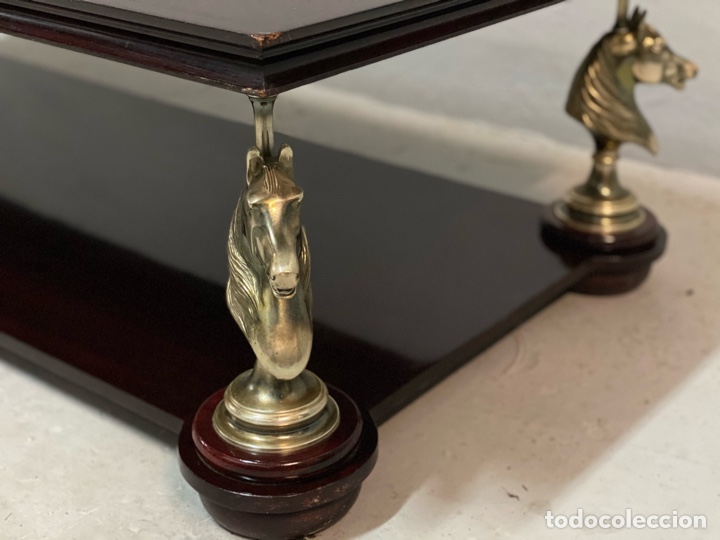 Antig&uuml;edades: Antigua mesa de madera y bronce - Foto 3