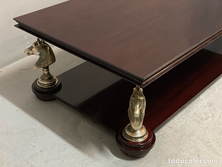 Antig&uuml;edades: Antigua mesa de madera y bronce - Foto 4