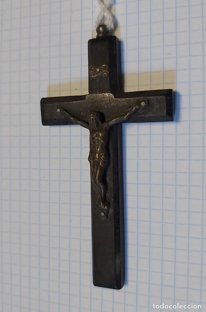 Antig&uuml;edades: Crucifijo de madera, 8,5 cm - Foto 1
