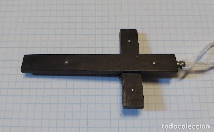 Antig&uuml;edades: Crucifijo de madera, 8,5 cm - Foto 2
