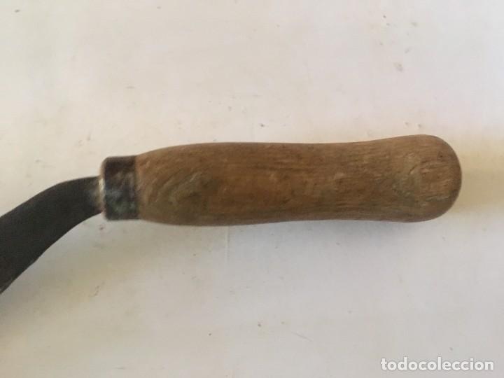 Antig&uuml;edades: hoz - corvilla antigua con su mango original - Foto 3