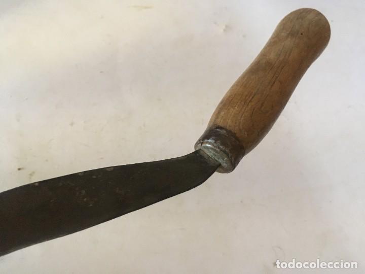 Antig&uuml;edades: hoz - corvilla antigua con su mango original - Foto 4