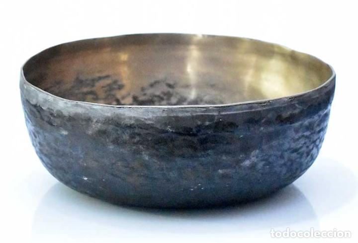 Antig&uuml;edades: Cuenco cantor tailand&eacute;s martillado a mano. Cobre. 25 cm