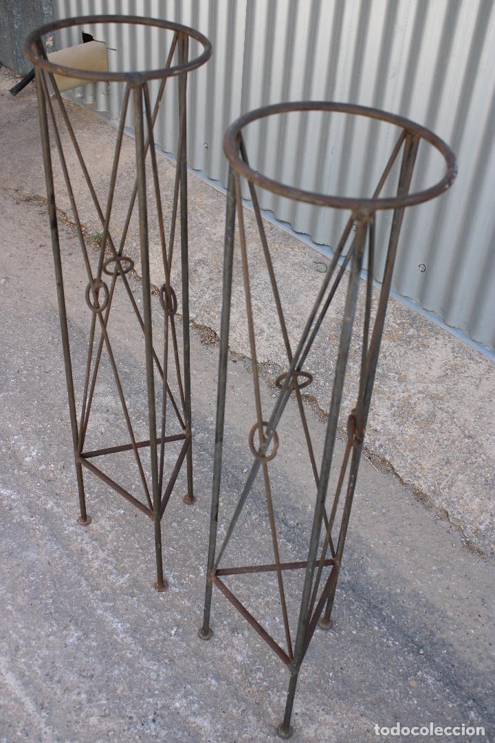 Antig&uuml;edades: 2 maceteros de hierro macizo de forja - Foto 3