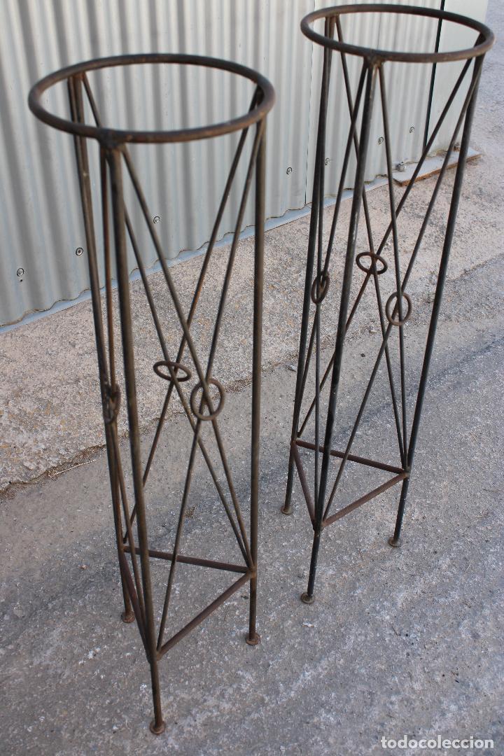 Antig&uuml;edades: 2 maceteros de hierro macizo de forja - Foto 4