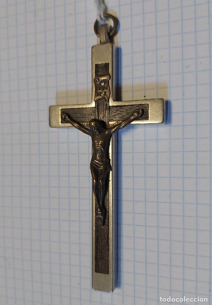 Antig&uuml;edades: Crucifijo de metal y madera, 9 cm - Foto 1
