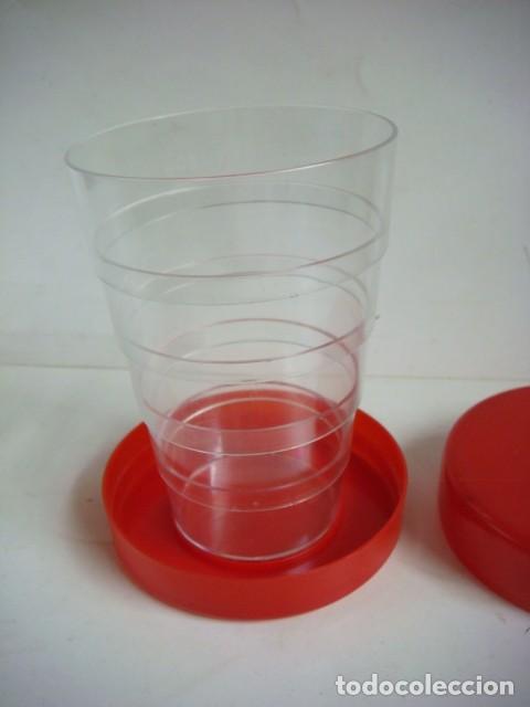 Oggetti Antichi: VASO CAJITA PLEGABLE EN PLASTICO COLOR ROJO,NUEVO,CAJ-G-N&ordm;-10