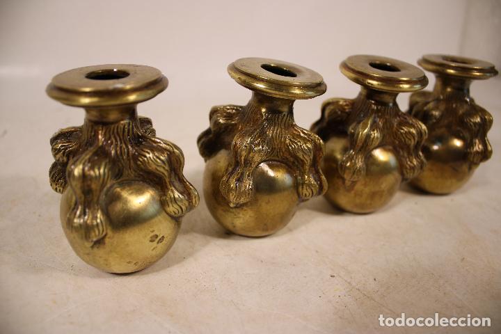Antiquit&eacute;s: Lote de 4 antiguas patas Le&oacute;n bronce para mueble