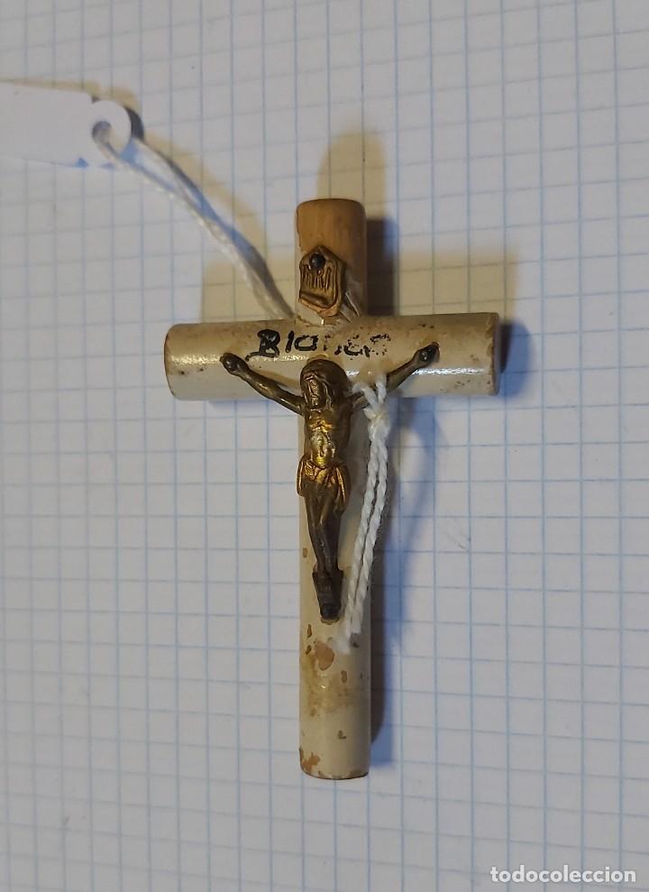 Antig&uuml;edades: Crucifijo de madera, 6 cm - Foto 1