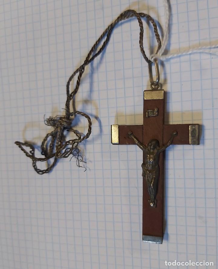 Antig&uuml;edades: Crucifijo de madera, 6 cm - Foto 1