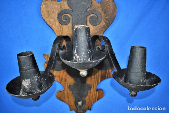 Antig&uuml;edades: Antiguo aplique en madera y forja - Foto 3