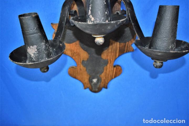 Antig&uuml;edades: Antiguo aplique en madera y forja - Foto 4