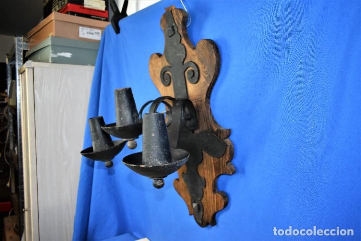 Antig&uuml;edades: Antiguo aplique en madera y forja - Foto 5