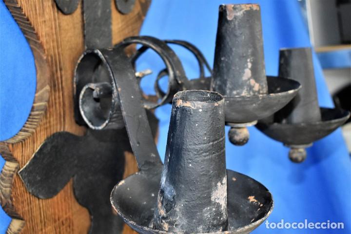 Antig&uuml;edades: Antiguo aplique en madera y forja - Foto 8