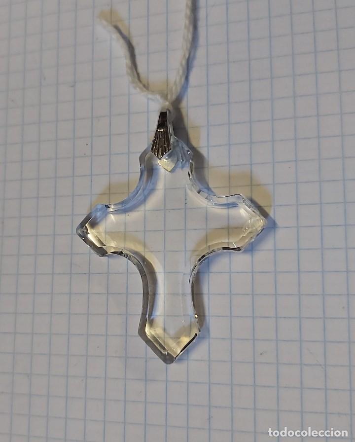 Antig&uuml;edades: Crucifijo de vidrio, 4 cm - Foto 1
