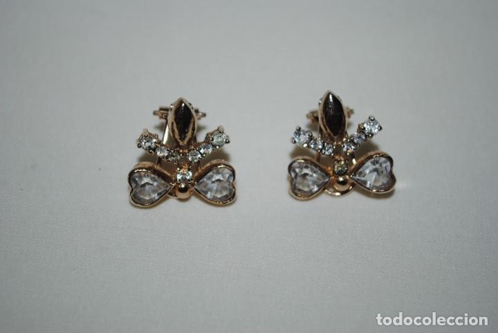Antig&uuml;edades: ZALSILLOS DE PLATA DORADA CON FORMA DE CORAZONES . - Foto 1