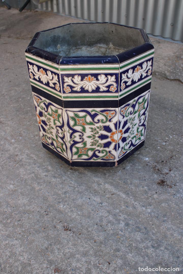 Antig&uuml;edades: macetero con azulejos - Foto 3