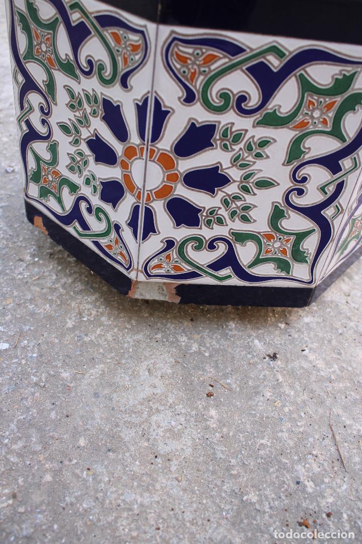 Antig&uuml;edades: macetero con azulejos - Foto 5