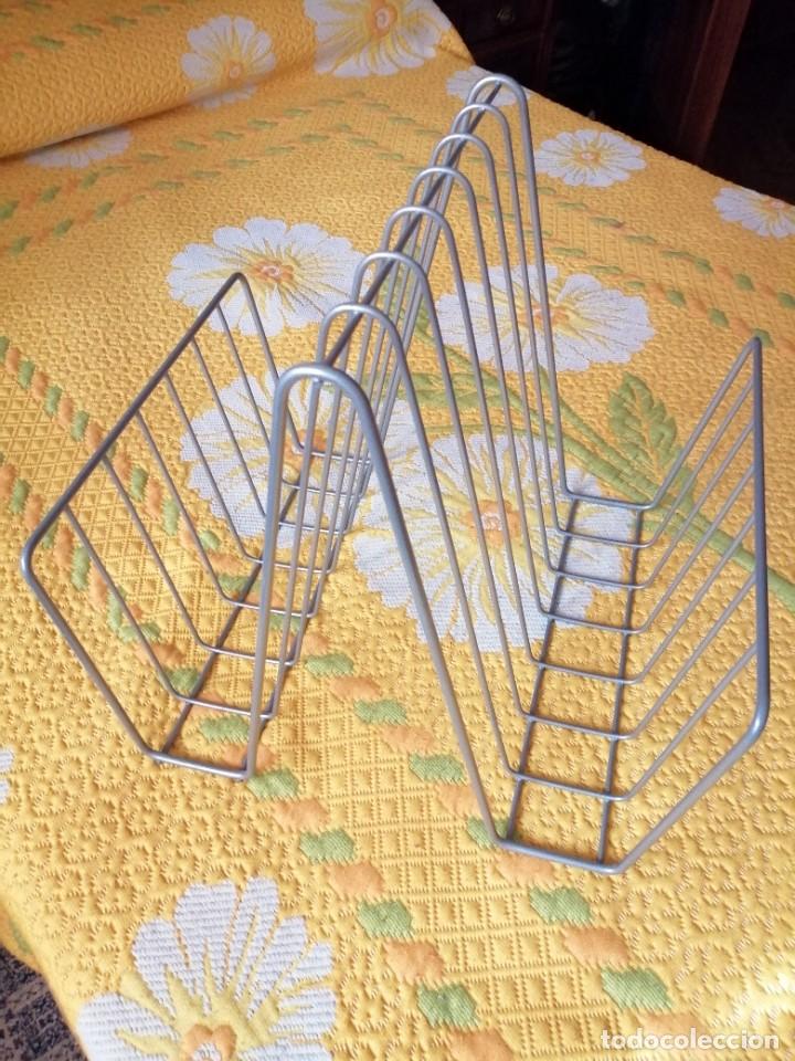 Oggetti Antichi: S&oacute;lo venta en persona - Revistero de metal color plata