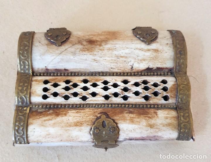 Antig&uuml;edades: -CAJA JOYERO DE ASTA Y LATON - Foto 1