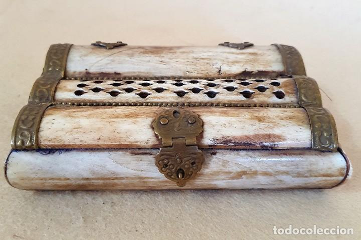 Antig&uuml;edades: -CAJA JOYERO DE ASTA Y LATON - Foto 2