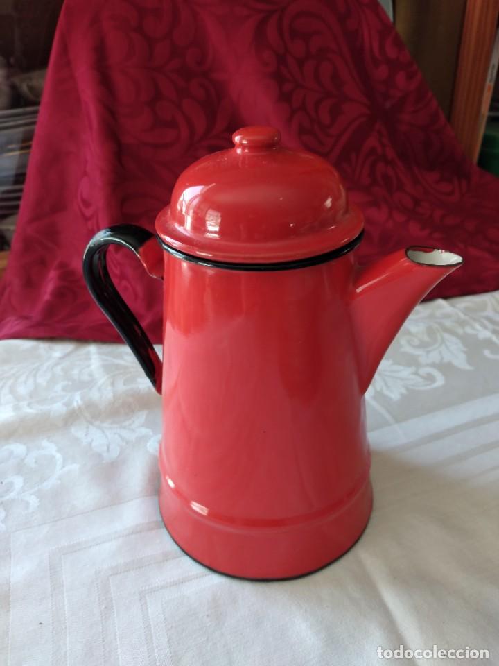 Antig&uuml;edades: Antigua cafetera de metal esmaltada. - Foto 4