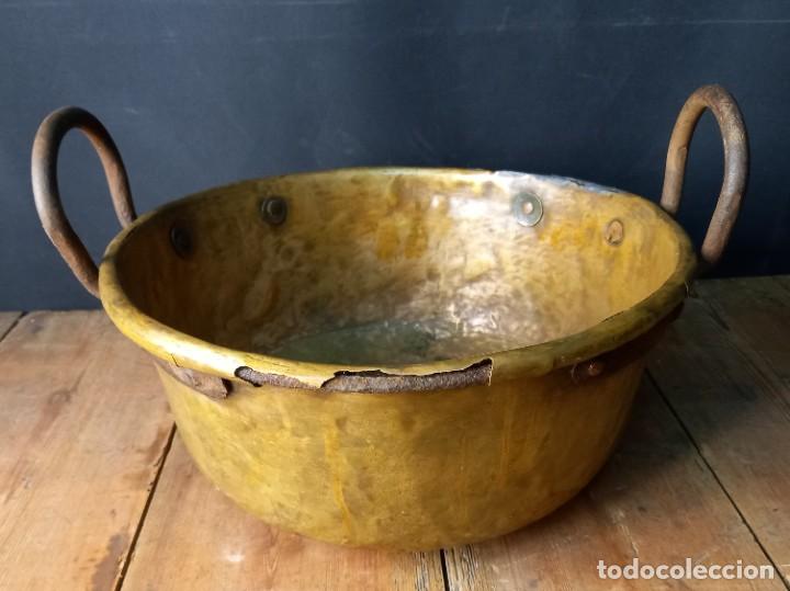 Antig&uuml;edades: MARMITA DE LATON - Foto 1