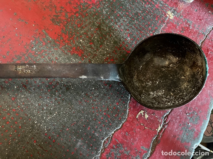 Antig&uuml;edades: Cuchar&oacute;n de cobre. Realizado en Par&iacute;s. - Foto 1