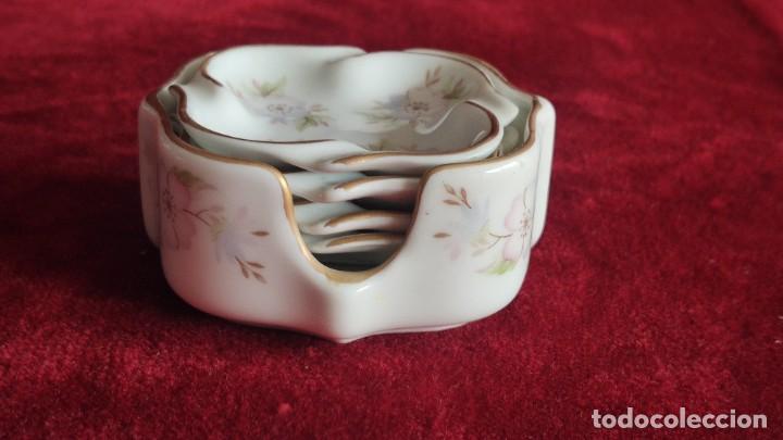 Antig&uuml;edades: Juego de cuatro ceniceros de porcelana firmada