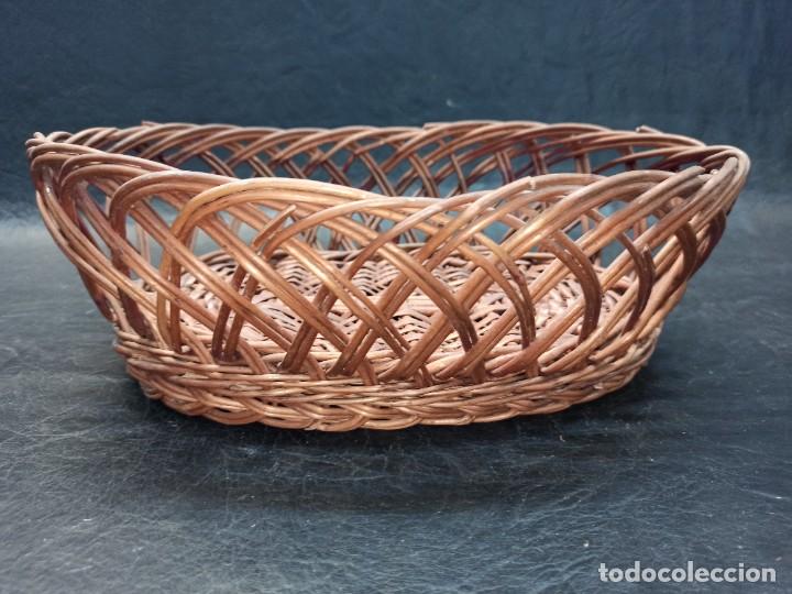 Antig&uuml;edades: Lote de 4 decorativas cestas de mimbre. - Foto 3