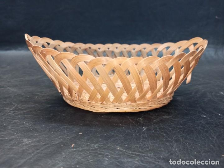 Antig&uuml;edades: Lote de 4 decorativas cestas de mimbre. - Foto 5
