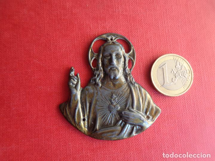 Antig&uuml;edades: CHAPA DE PLOMO EN RELIEVE CORAZ&Oacute;N DE JES&Uacute;S - Foto 1