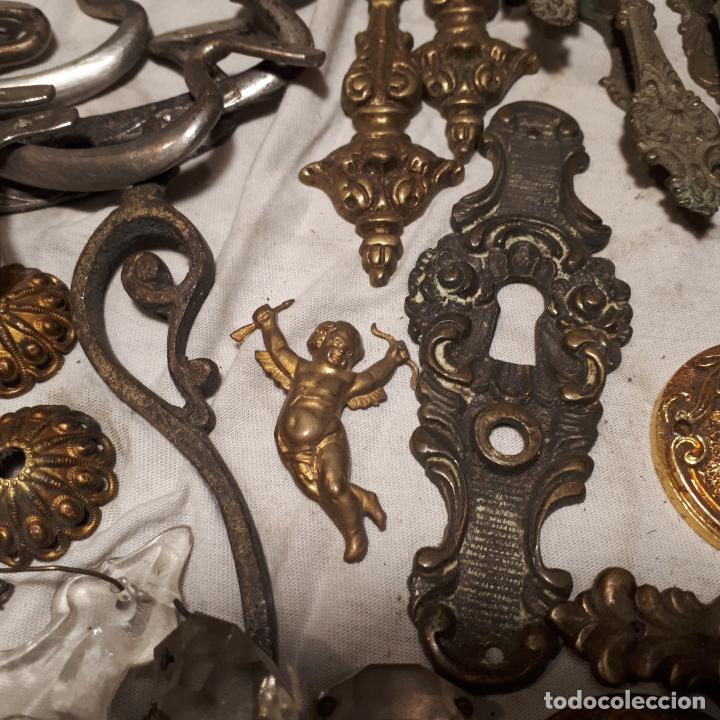 Antig&uuml;edades: Lote de objetos de metal antiguos - Foto 4