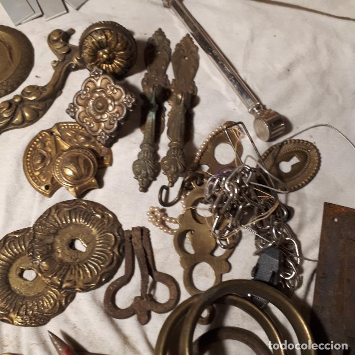 Antig&uuml;edades: Lote de objetos de metal antiguos - Foto 7