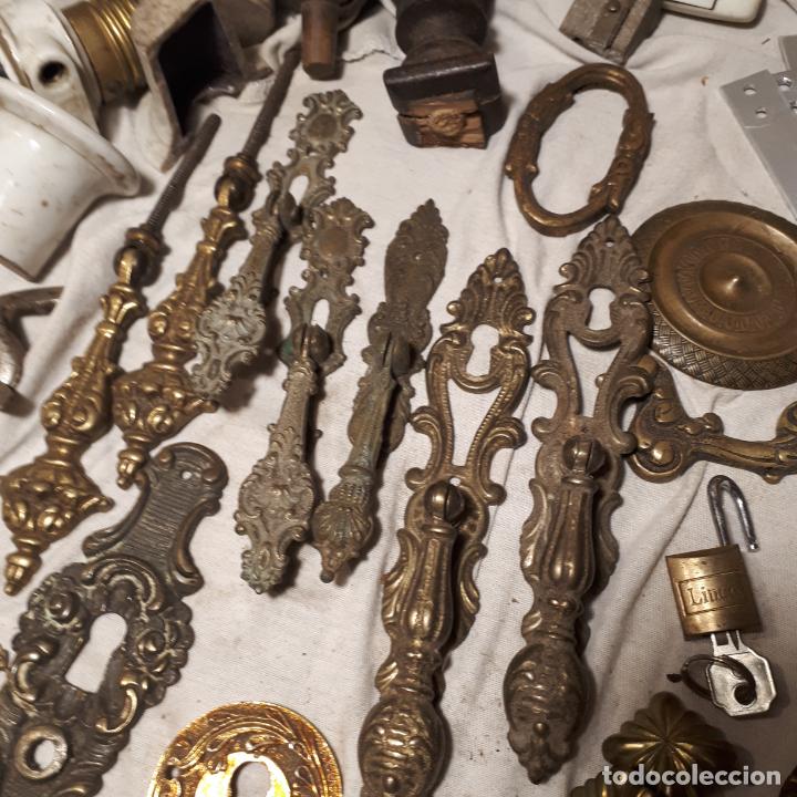 Antig&uuml;edades: Lote de objetos de metal antiguos - Foto 10