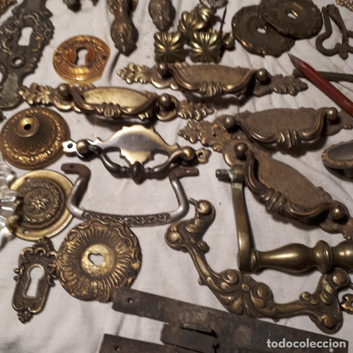 Antig&uuml;edades: Lote de objetos de metal antiguos - Foto 11