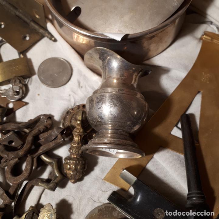 Antig&uuml;edades: Lote de objetos de metal y plata - Foto 6