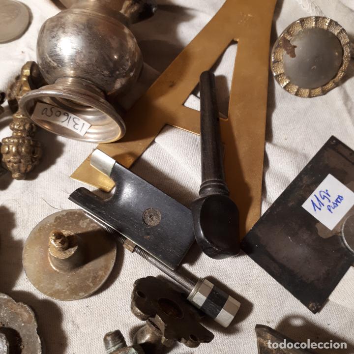 Antig&uuml;edades: Lote de objetos de metal y plata - Foto 9