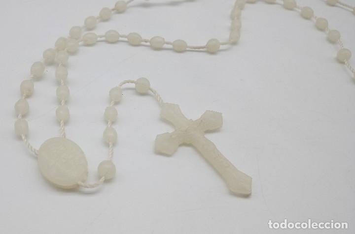 Antig&uuml;edades: Rosario de pl&aacute;stico fluorescente - 42 cm - Foto 3