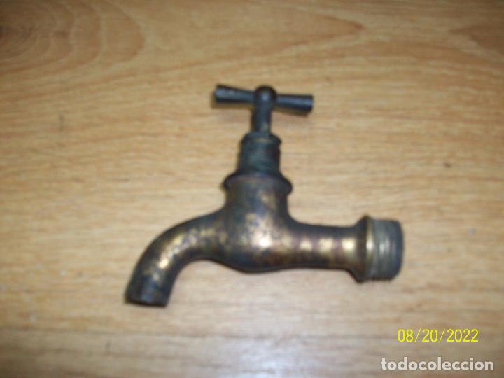 Antig&uuml;edades: ANTIGUO GRIFO DE BRONCE - Foto 1