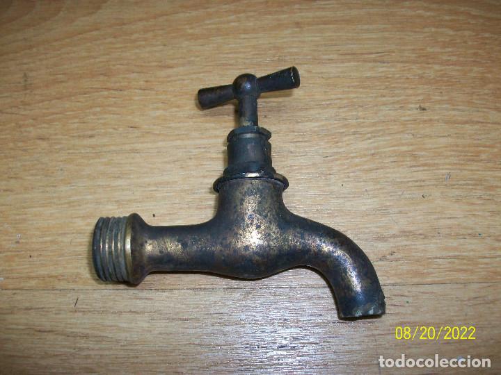 Antig&uuml;edades: ANTIGUO GRIFO DE BRONCE - Foto 2
