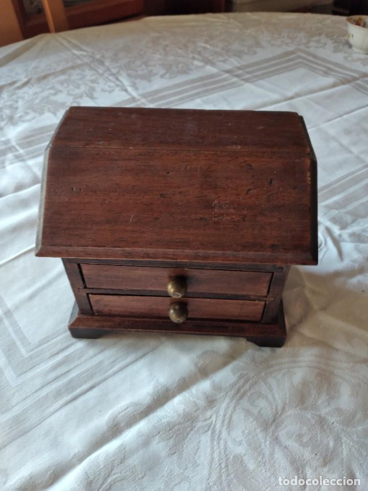 Antig&uuml;edades: Precioso joyero de madera con forma de secreter. - Foto 3