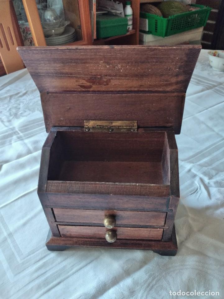 Antig&uuml;edades: Precioso joyero de madera con forma de secreter. - Foto 4