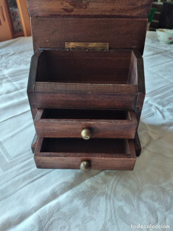 Antig&uuml;edades: Precioso joyero de madera con forma de secreter. - Foto 5