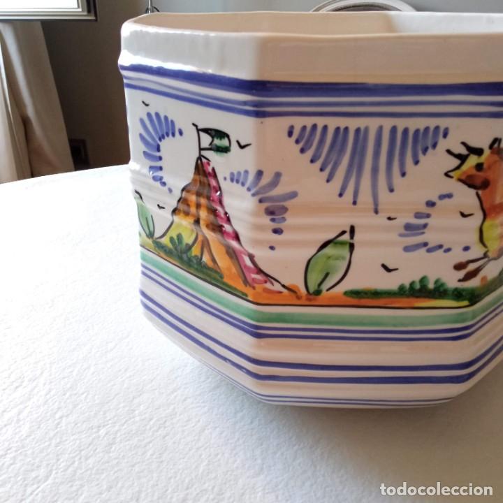 Antig&uuml;edades: Macetero de loza esmaltada pintado a mano - Foto 4